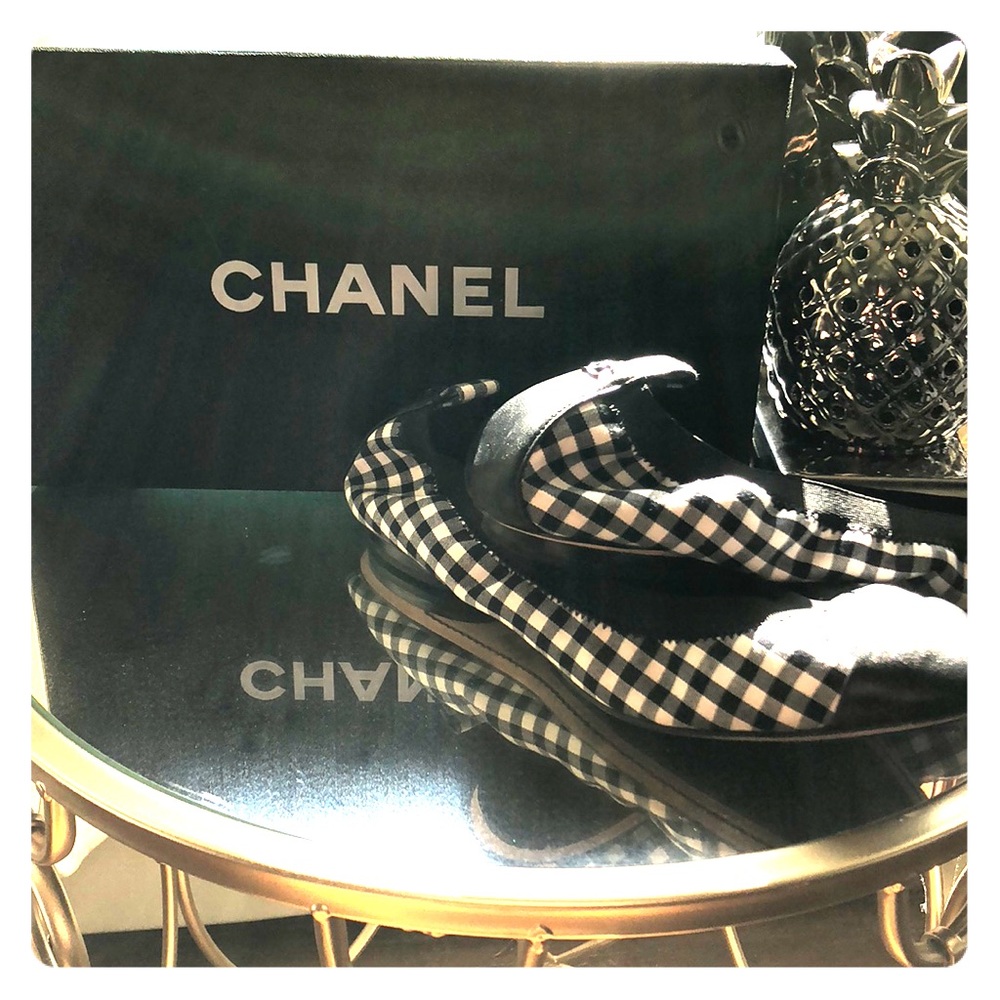 Authentic CHANEL ballet flats 38